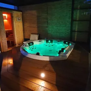 https://le-coeur-du-saphir.hotels-rhonealpes.com