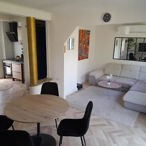  Appartement Aux Alyscamps 2, Climatisation, Wifi, Parking